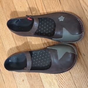 Camper Twins snap button Mary Jane flats